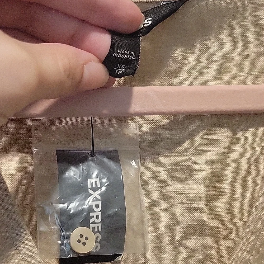 Express Puff Sleeve Top - Picture 3 of 3